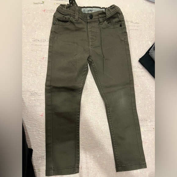 Skinny jeans. Age 4-5 Brand: Primark - H&M - Picture 3 of 3